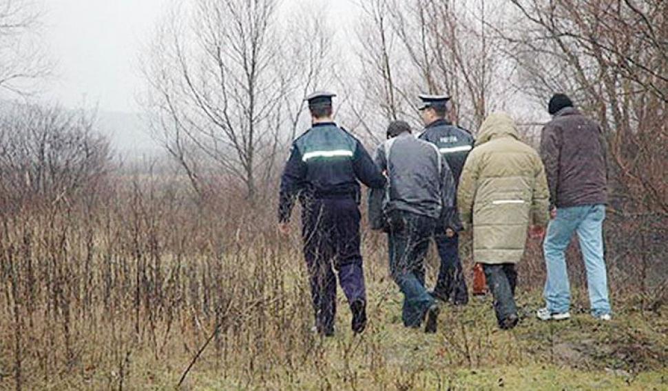 (VIDEO) Braconieri de pe Valea Buzăului, săltați de polițiști și duși la audieri