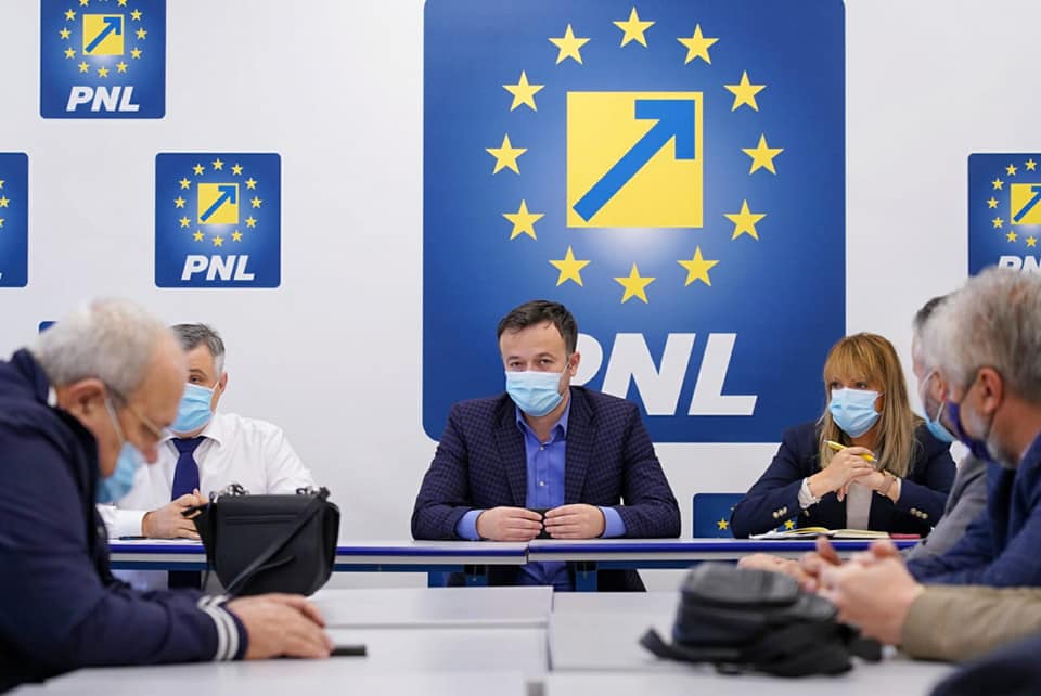 ORGANIZAȚIILE LOCALE ALE PNL BUZĂU AU LIBER LA ALIANȚE. Există totuși o excepție