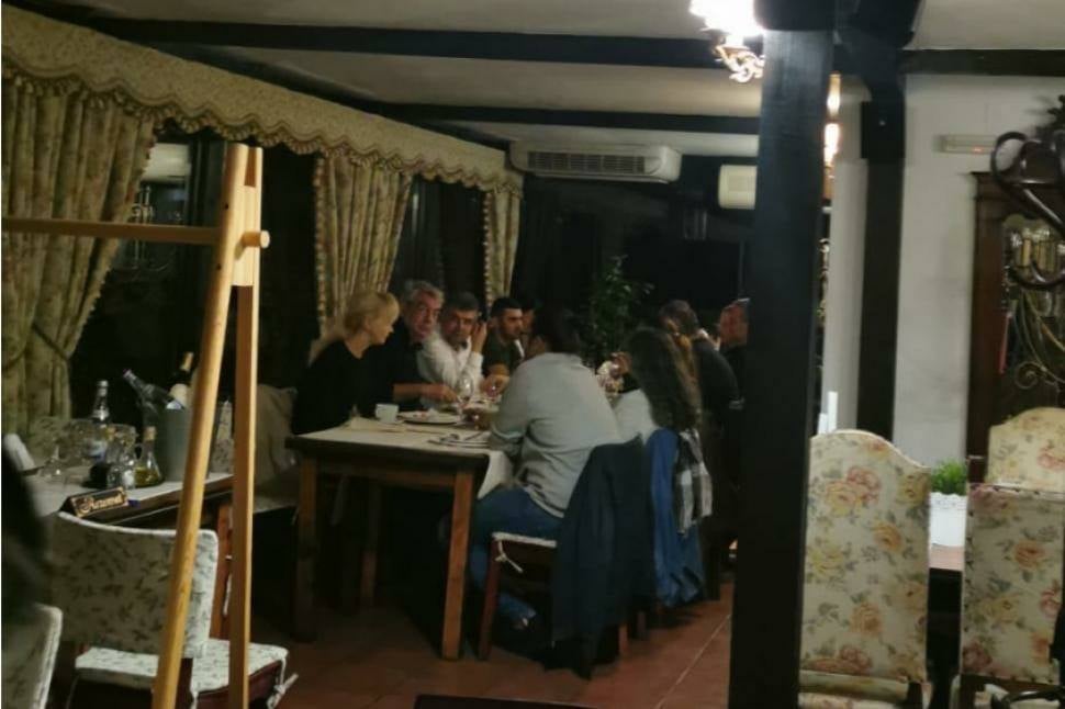 MARCEL CIOLACU, ÎN ATENȚIA POLIȚIEI PENTRU CĂ A CHEFUIT ÎNTR-UN LOCAL FĂRĂ A RESPECTA DISTANȚA FIZICĂ! Alături de el, alte nume mari din PSD