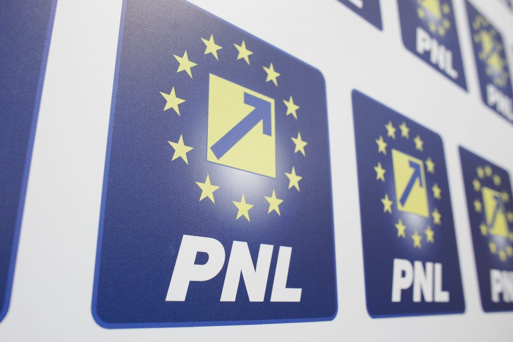 Transfer politic fără precedent. Câteva sute de membri de partid au schimbat culoarea