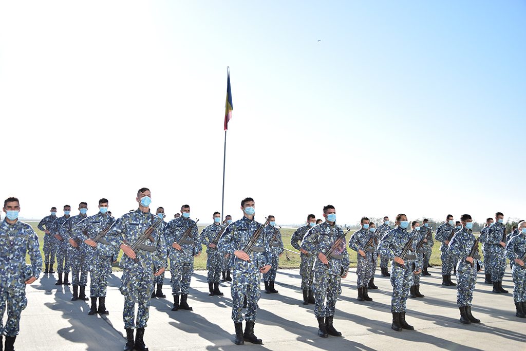 JURĂMÂNT ÎN PANDEMIE! Elevii de la Boboc au depus jurământul fără a avea familiile alături