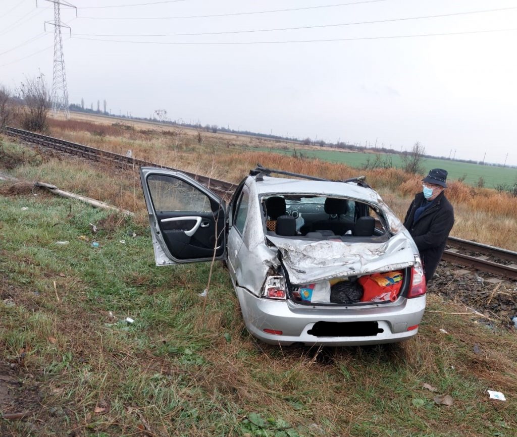 MAȘINĂ RĂSTURNATĂ PE ȘOSEAUA DE CENTURĂ. Un bărbat a fost rănit în urma accidentului