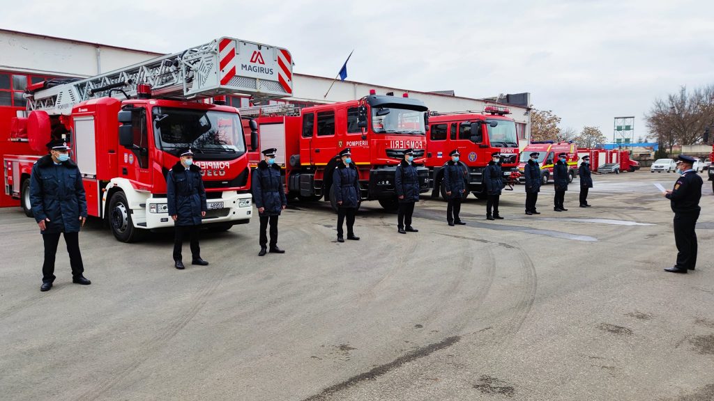 NOI SUBOFIȚERI LA ISU BUZĂU. Tinerii absolvenți au început munca alături de pompierii cu experiență