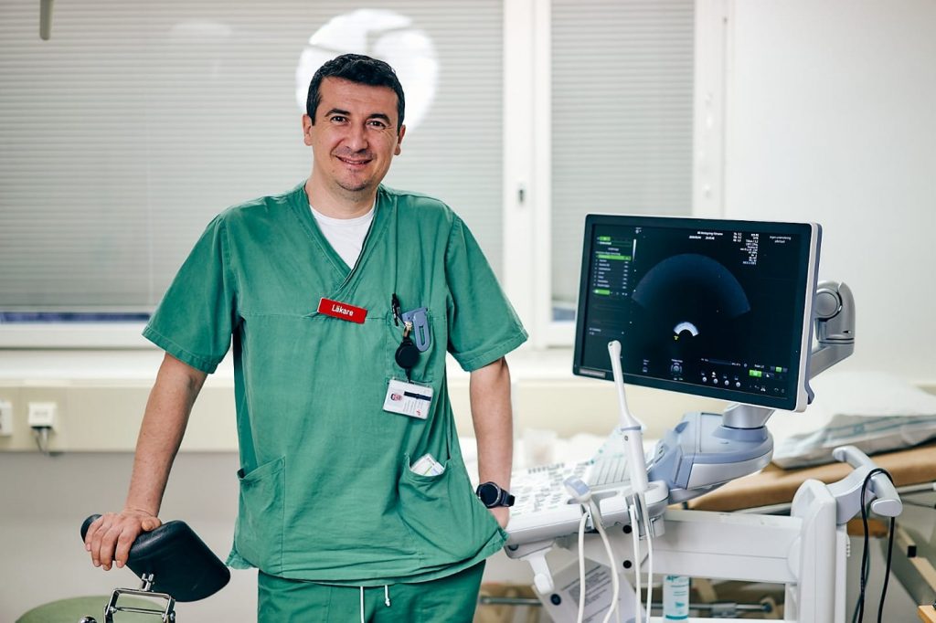 MESAJ DIN SUEDIA DE LA UN MEDIC BUZOIAN, ÎN ZIUA ALEGERILOR PARLAMENTARE: “Niște nebuni frumoși au murit la Revoluție pentru ca tu  să poți vota acum. Nu contează cu cine votezi, doar mergi la vot”(VIDEO)