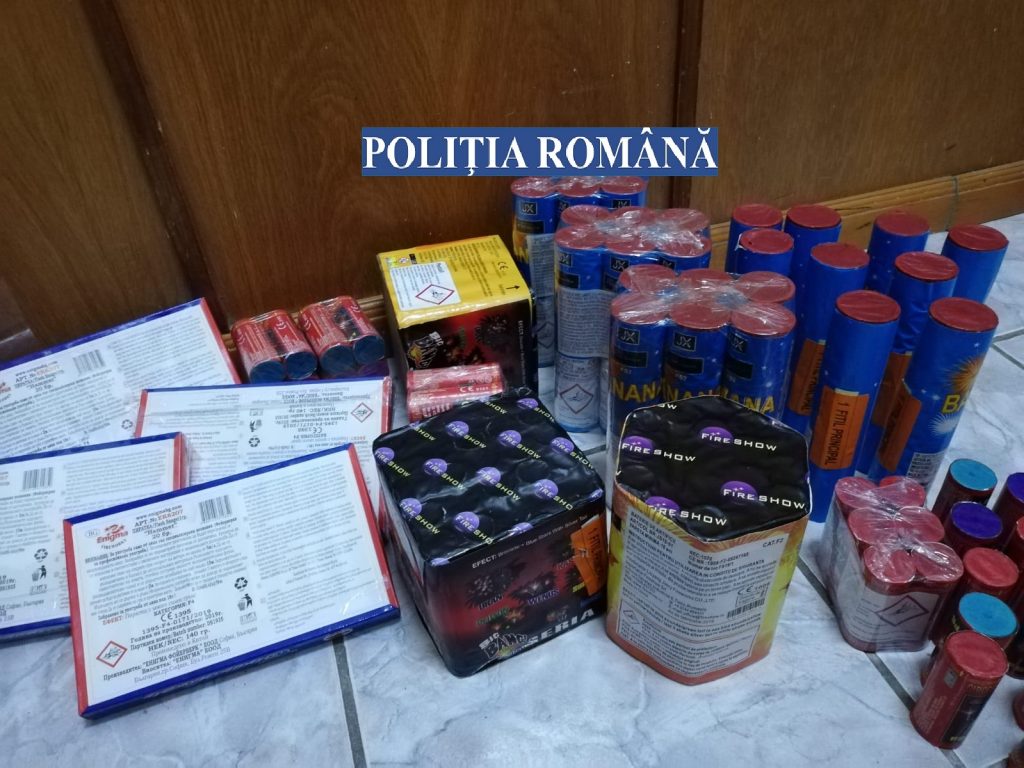 FLAGRANT! UN TÂNĂR A FOST PRINS ÎN TIMP CE VINDEA ARTICOLE PIROTEHNICE INTERZISE. Ce cantitate avea asupra lui