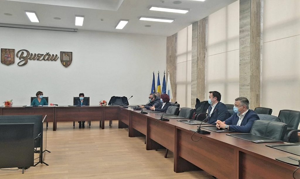 EMOȚII,FLORI ȘI FELICITĂRI LA ACORDAREA CERTIFICATELOR NOILOR PARLAMENTARI. Ce angajamente și-au luat