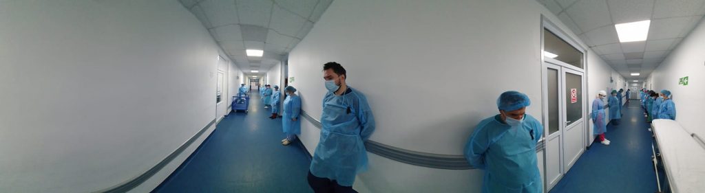 LACRIMI ȘI TĂCERE. Moment de reculegere la UPU  Buzău, în memoria Adelinei, asistenta ucisă de coronavirus