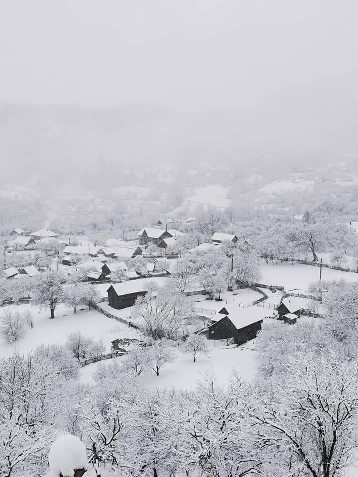BUZĂUL, SUB COD GALBEN DE NINSORI. Imagini de vis din nordul județului