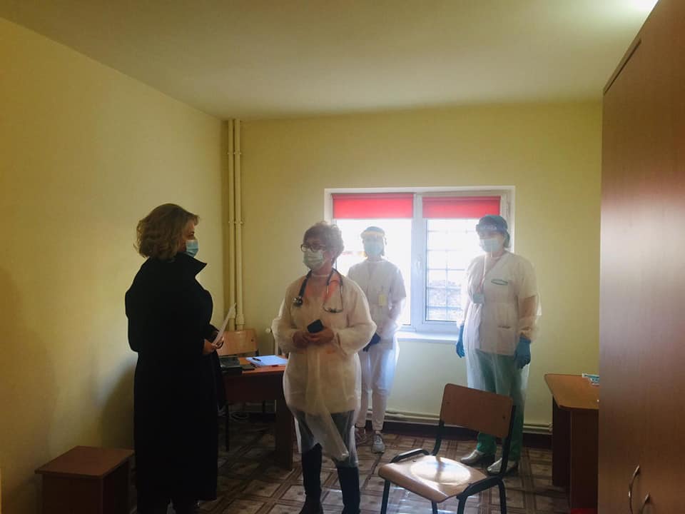 CENTRU DE VACCINARE, LĂSAT FĂRĂ MEDICI ȘI ASISTENTE! Ce soluție a găsit Prefectura