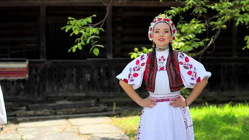 VLĂDUȚA ARE COLAJ NOU, CU RITM DE MARAMUREȘ