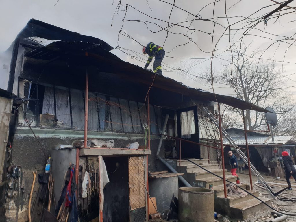 INCENDIU DEVASTATOR, ÎN CALVINI. Un om a murit (FOTO)