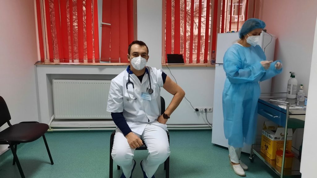 PRIMUL BUZOIAN CARE A FOST VACCINAT ANTI-COVID A PRIMIT RAPELUL (VIDEO)