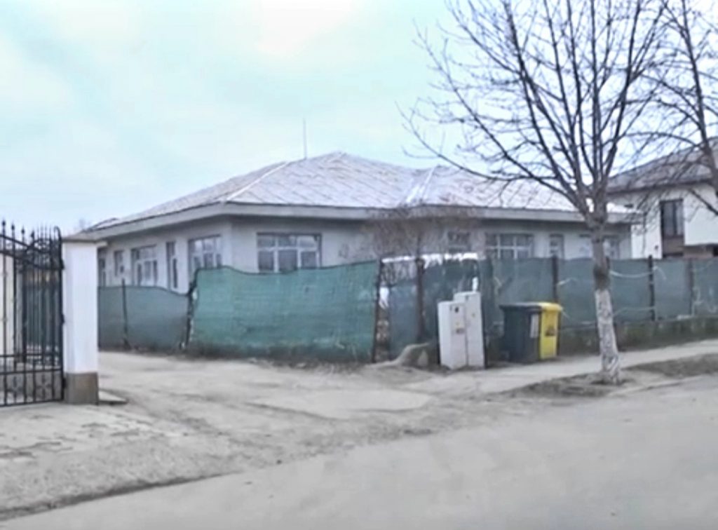OBIECTIV CONSTRUIT CU FONDURI EUROPENE, NEFINALIZAT ȘI ACOPERIT CU FOLIE! Când ar putea fi reluate lucrările