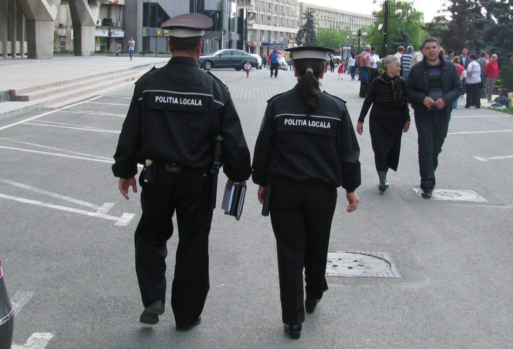 AFLAT ÎN PROCES CU EI DE PATRU ANI, PRIMARUL MAI DĂ O LOVITURĂ POLIȚIȘTILOR LOCALI! Ce tăieri a mai anunțat Toma