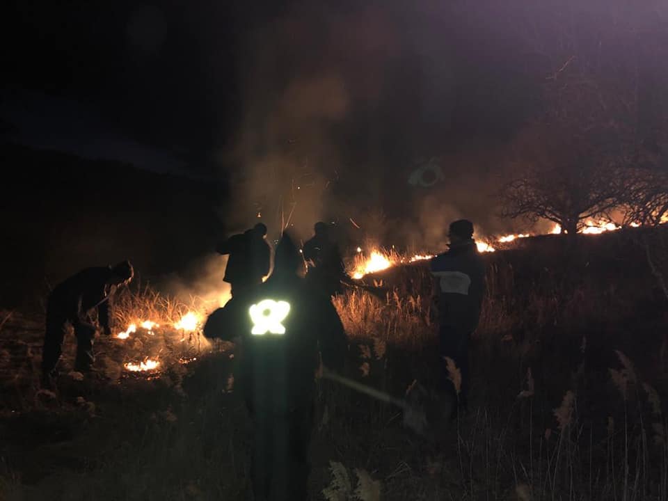 INCENDIU DE PROPORȚII LA PÂRSCOV! Focul a fost pus intenționat