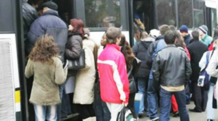 CÂT I-A COSTAT PE BUZOIENI MODERNIZAREA TRANSPORTULUI ÎN COMUN. Primăria Buzăului a început să plătească daunele pentru operatorii privaţi