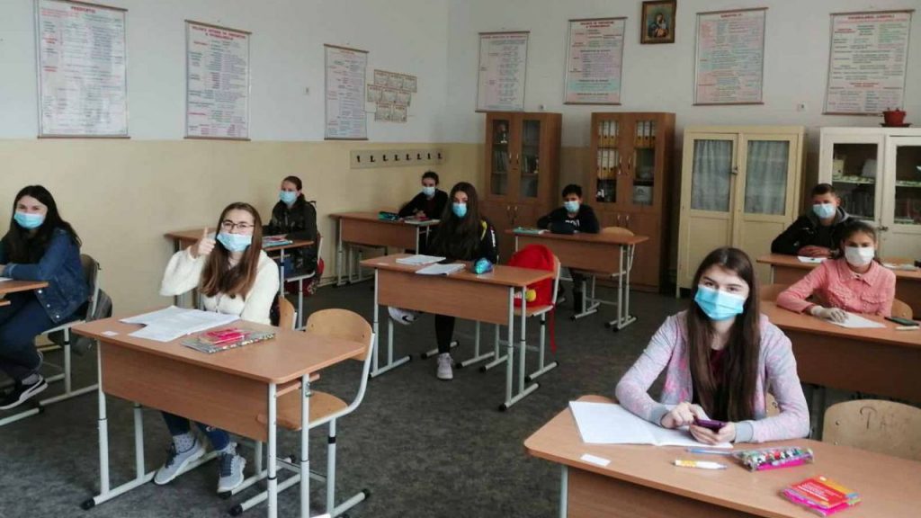 SUTE DE ELEVI DE CLASA A VIII-A AU LIPSIT DE LA SIMULARE. Ce spun șefii din Învățământ