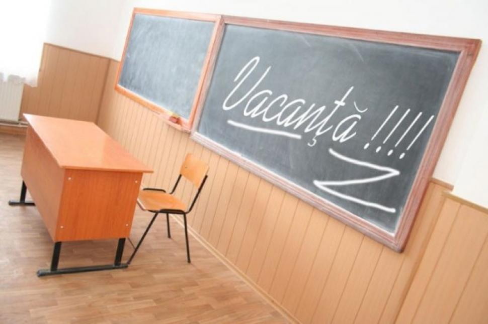 Zile libere, una după alta. Elevii intră în vacanța de Paști, urmată de minivacanța de 1 Mai