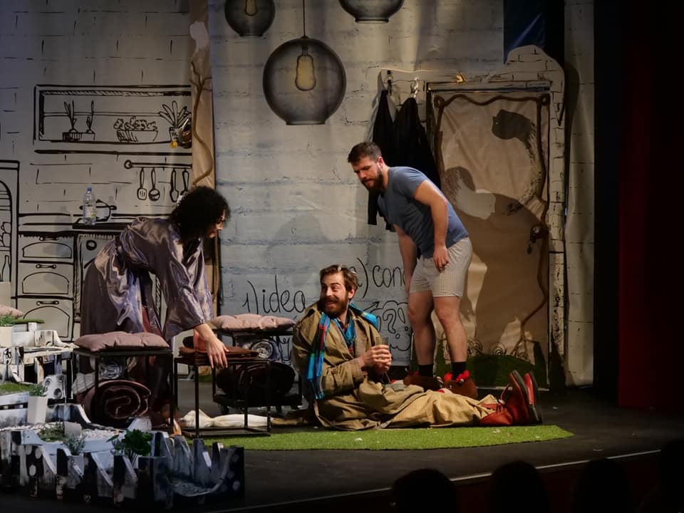 INVITAȚIE LA TEATRU! Ce spectacole pot fi urmărite online