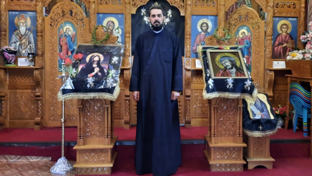 MĂRTURIA CUTREMURĂTOARE A UNUI ALT PREOT CARE STĂ LA CĂPĂTÂIUL BOLNAVILOR DE COVID: ”Suntem pe front, nu e nicio exagerare”