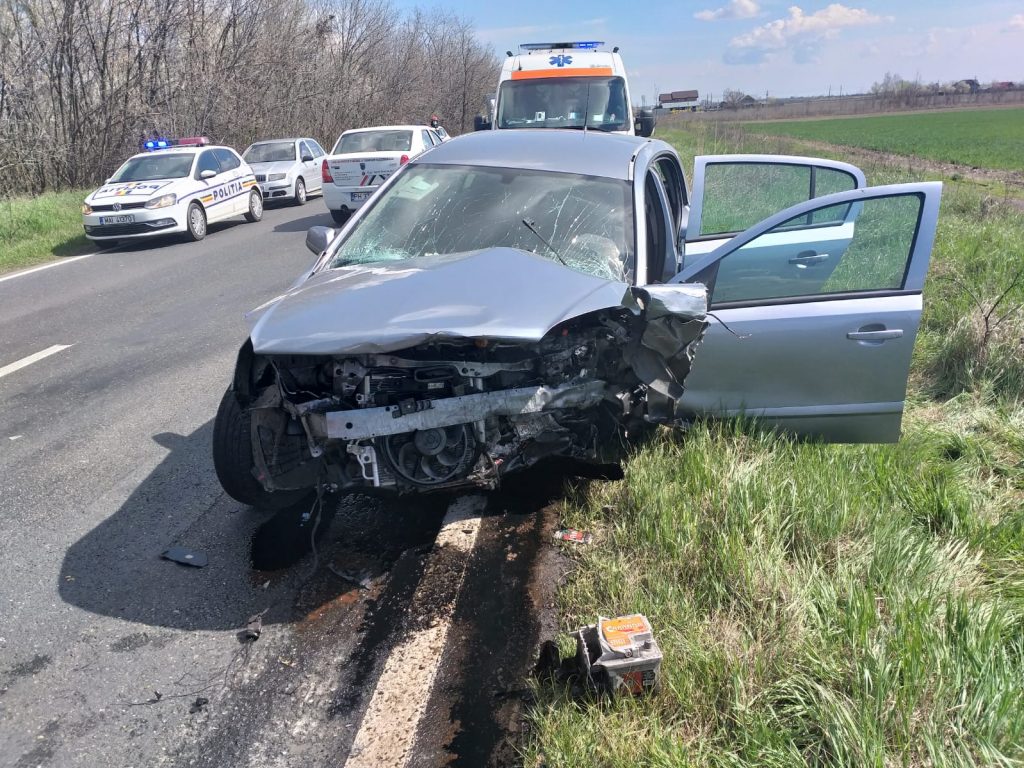ACCIDENT CU 5 RĂNIȚI, LA PIETROASELE. Un copil de 7 ani și părinții lui, printre victime (FOTO)