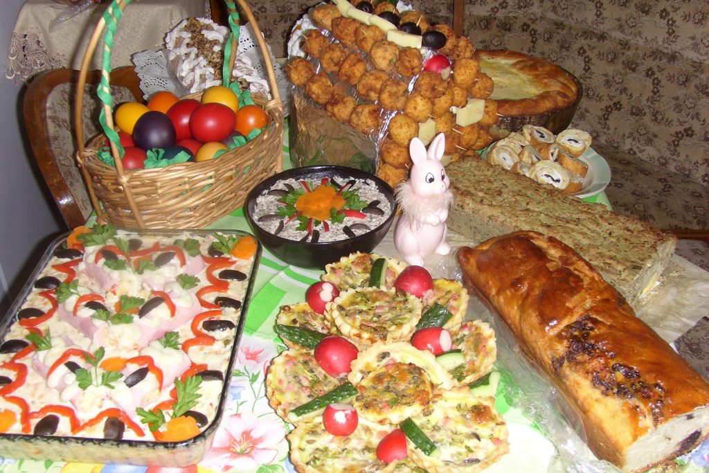 Cum să mâncăm de Paști! 10 reguli esențiale pentru a evita Urgențele