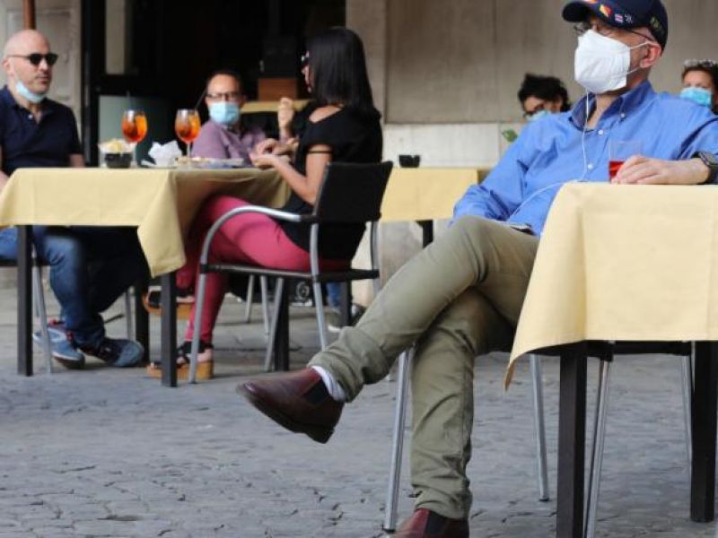 SEMNAL DE ALARMĂ TRAS DE MEDICI: relaxarea restricțiilor, la 1 iunie, ar putea avea efect de bumerang