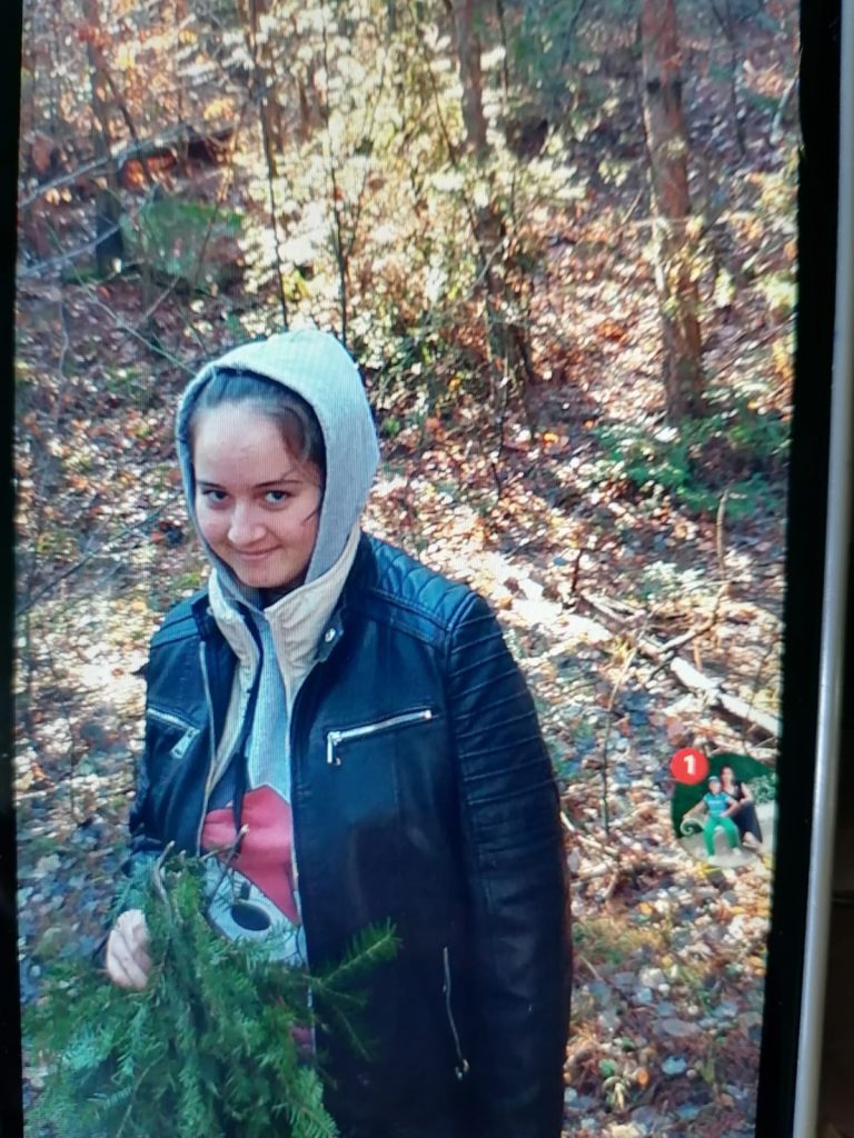 (UPDATE) Copilă de 12 de ani din Cozieni, fugită de acasă. Poliția și familia o caută