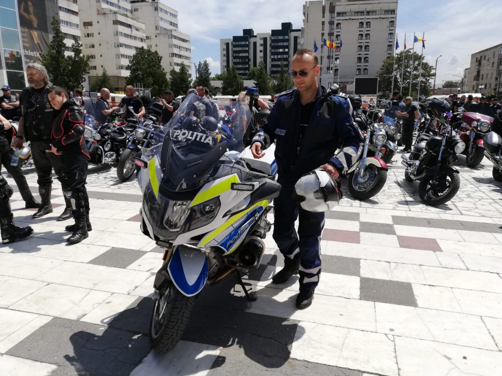 Peste 100 de motocicliști din 3 județe, în marș pe străzile Buzăului. Și prefectul Iordache a participat