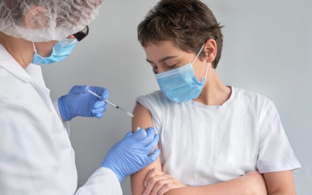 Maraton de vaccinare anti-COVID pentru copiii de peste 16 ani. Unde se vor putea vaccina adolescenții din Buzău