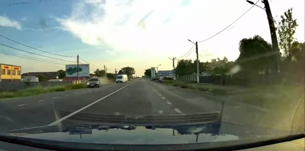 Imagini incredibile surprinse pe DN2 E85 de o cameră de bord. Un accident cumplit, evitat în ultimul moment (VIDEO)