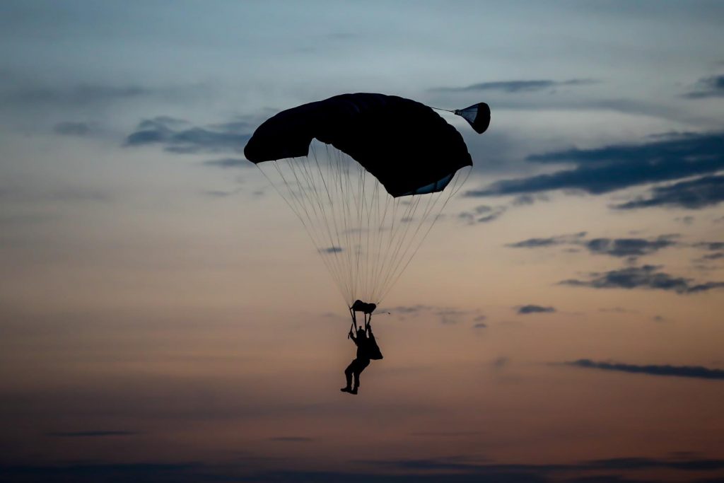 E ziua parașutiștilor militari! Să fiți mereu la înălțime!