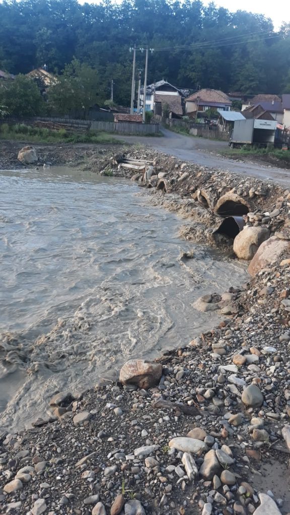 Ce probleme a făcut potopul din ultimele ore, în județul Buzău. Autoritățile, cu ochii pe râuri și pâraie