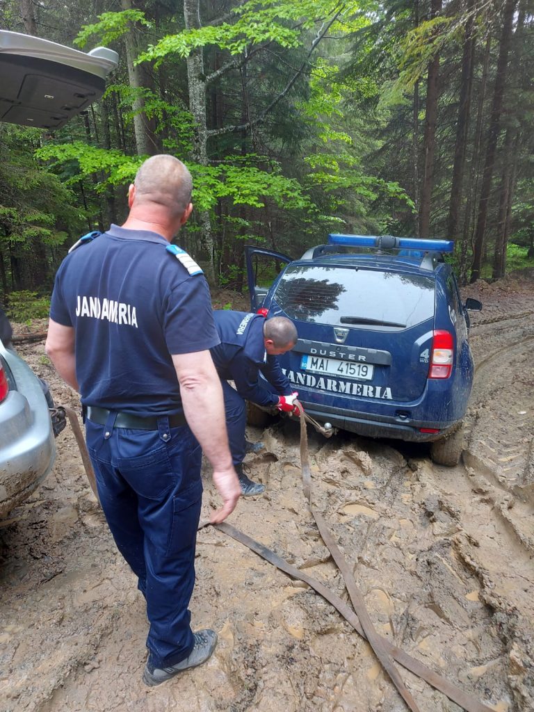 Jandarmii, solicitați să intervină în zona Vârfului Penteleu! Un bătrân și fiul său, blocați pe munte