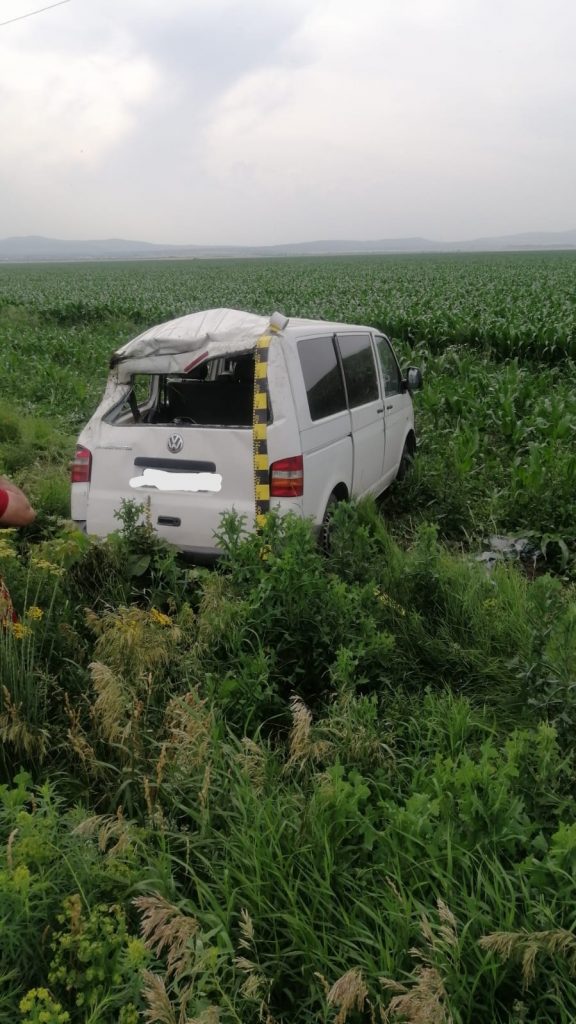 Accident cu 4 victime, la Puiești. Mașina în care se aflau femeile rănite s-a răsturnat