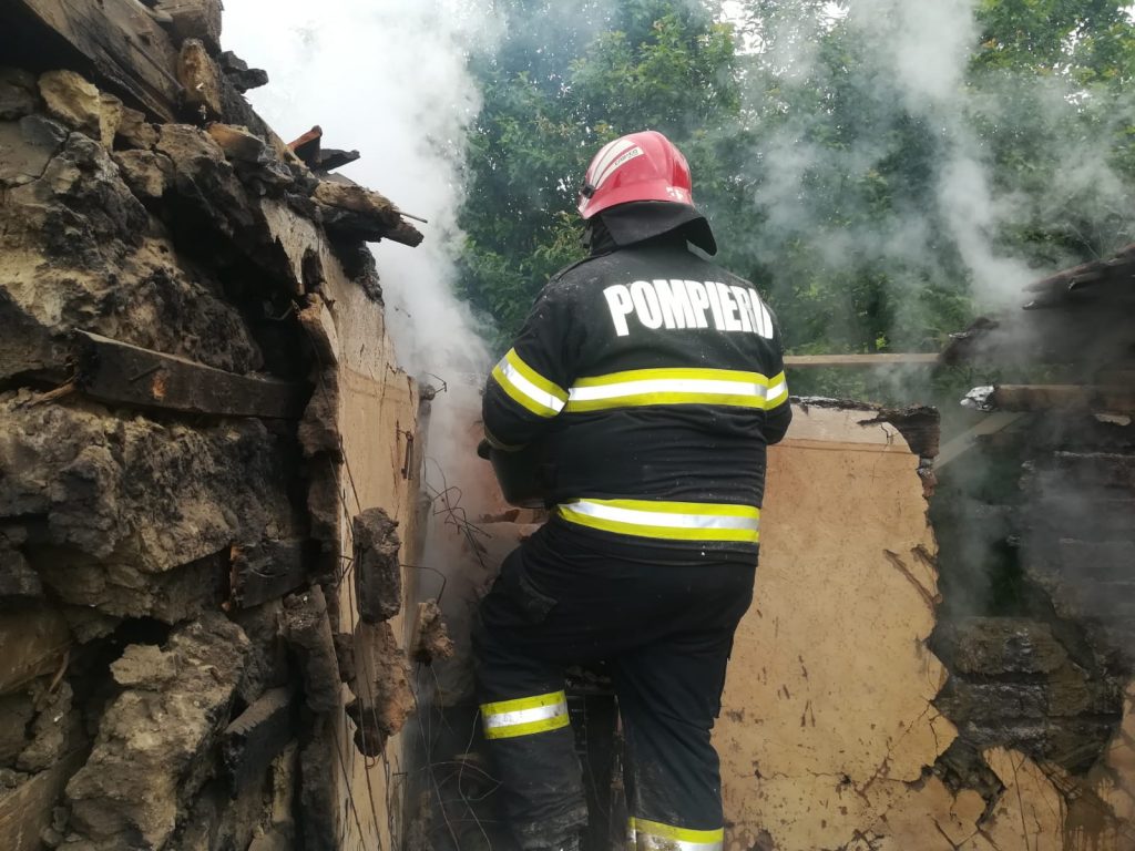 Incendiu cu victimă, la Pârscov (FOTO)