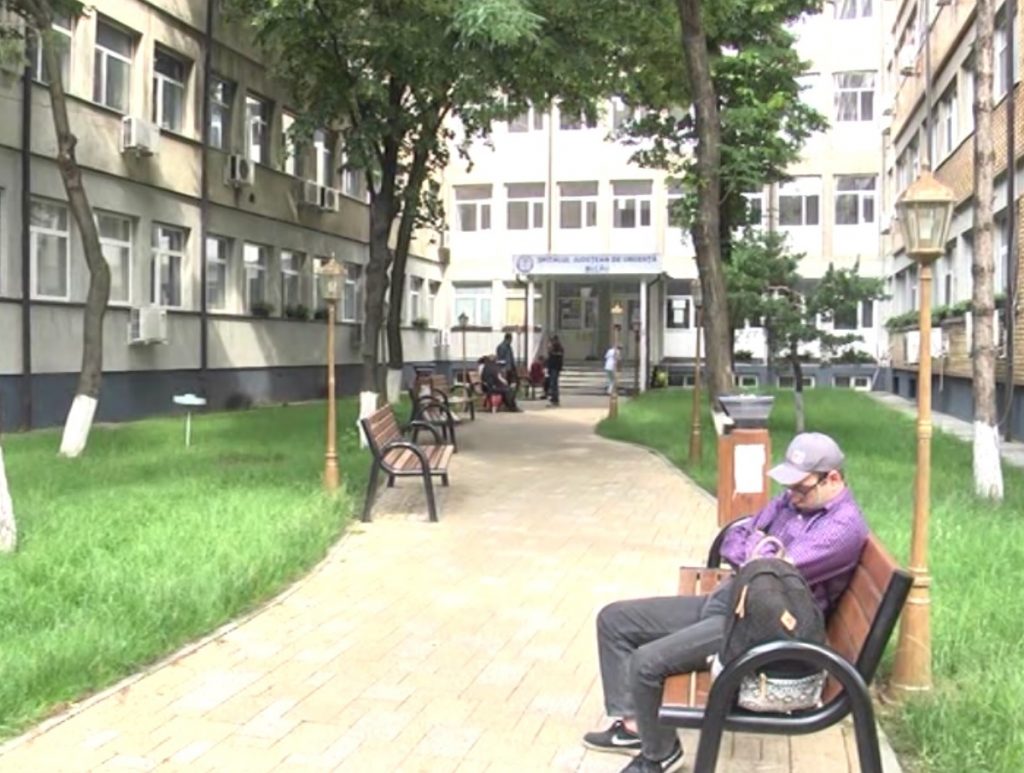 Poarta spitalului e poarta plângerii! Disperarea de a avea pe cineva internat în  Spitalul Județean