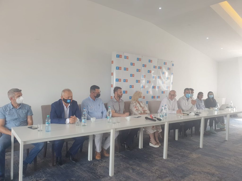 Noul șef ales de la USR-PLUS Buzău și-a prezentat echipa și obiectivele: ”E clar că avem nevoie de mai multe organizații locale, să acoperim toate UAT-urile”
