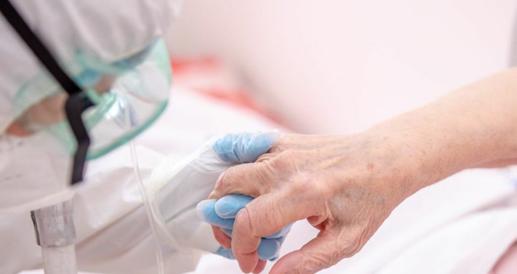 Din nou, număr mare de infectări și decese. Alți 14 buzoieni au fost răpuși de coronavirus