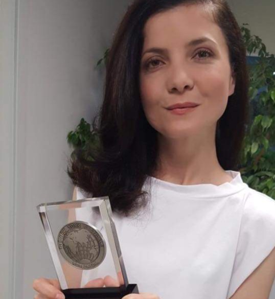 Confesiunile unei jurnaliste de top, formată în  școala  buzoiană: ”Există un anumit spirit nesupus care nu a fost strivit în adolescenţă şi asta m-a ajutat în meserie”