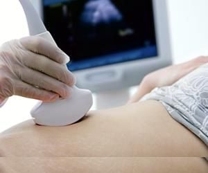 Anchetă internă la Spitalul Județean după ce o tânără a reclamat că a fost trimisă acasă cu dureri insuportabile. La București, femeia a fost operată pentru că avea o sarcină extrauterină