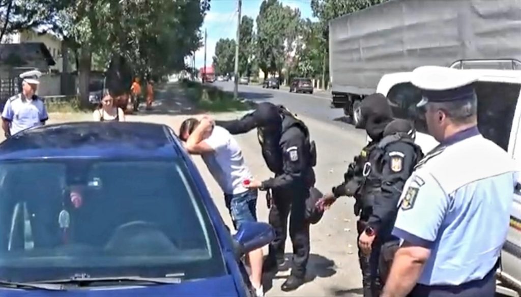 Poveste de dragoste, în vizorul Poliției! Motivul inedit pentru care doi tineri au fost opriți în trafic