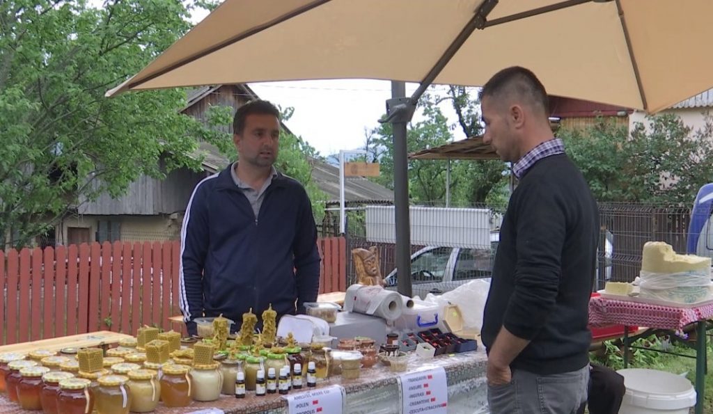 Artă din ceară sau la andrele! Obiecte inedite care trezesc amintiri din copilărie