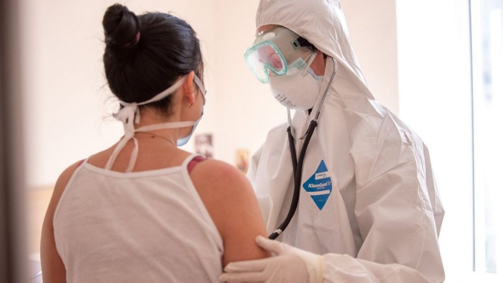 Adolescentă din Maxenu, venită din Spania, confirmată la Buzău cu COVID-19