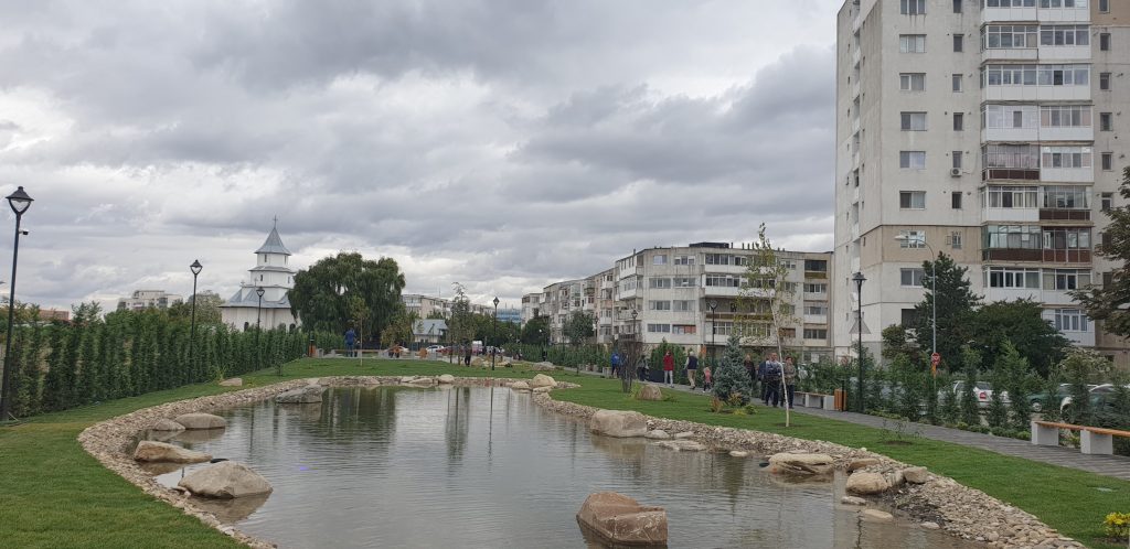 ”Iazul Morilor” a fost inaugurat, dar proiectul continuă! Ce promisiuni le-a făcut Toma buzoienilor care au rămas fără garajele din fața blocurilor
