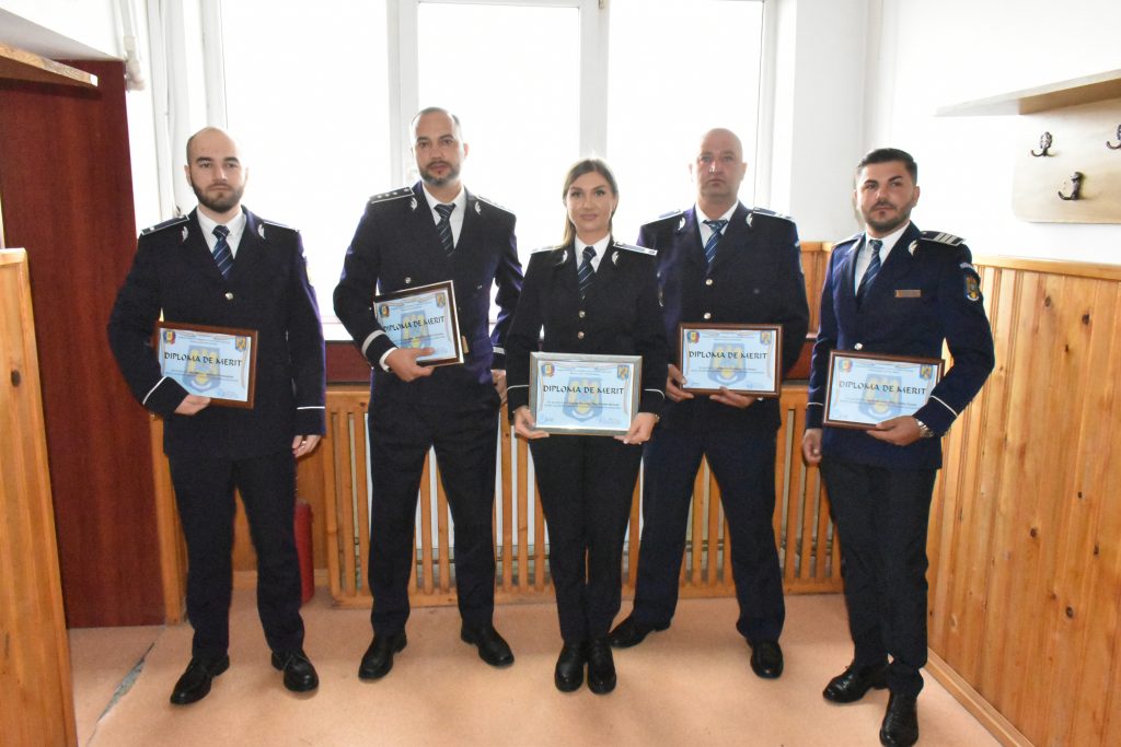 Polițiști buzoieni, premiați pentru rezultatele obținute în ultimele luni. Au fost dați exemplu și de superiorii de la București