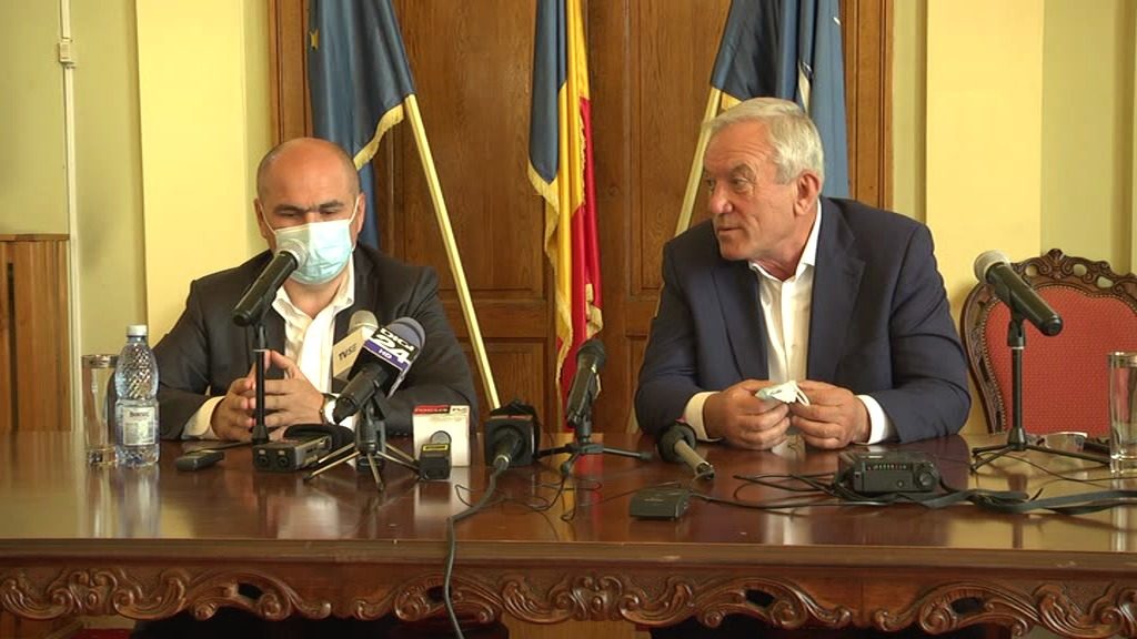 Ilie Bolojan a venit de la Oradea să susțină referendumul lui Toma: ”Dacă trece, de pe-o zi pe alta, nu se va întâmpla mare lucru”. Bolojan a dezvăluit și ce greșeli a comis la propriul referendum, care a picat (VIDEO)
