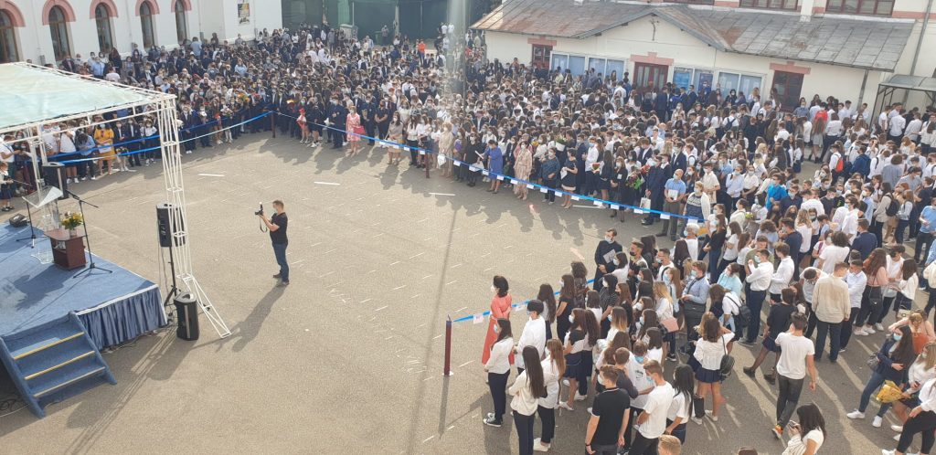 Copii frumoși, profesori și părinți nostalgici la deschiderea noului an școlar (FOTO&VIDEO)