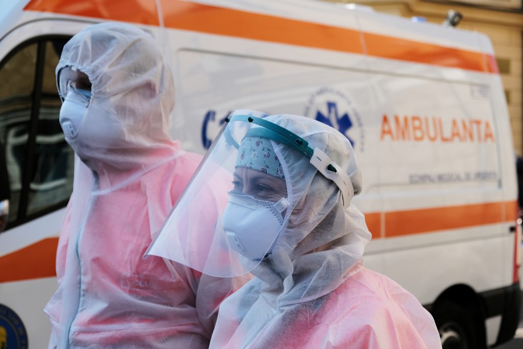 Spitalul Județean se aglomerează cu pacienți COVID-19.  Printre noile confirmări se numără și cadre medicale