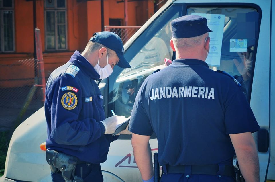Magazine deschise după ora 22.00 și petrecăreți primiți în bar fără vaccin. Bilanțul unei razii de amploare, organizată în tot județul, de polițiști și jandarmi